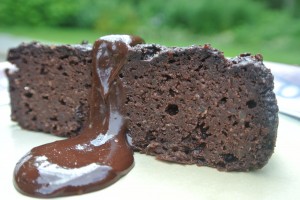 Flourless Quinoa Chocolate Cake with Chocolate Sauce <3